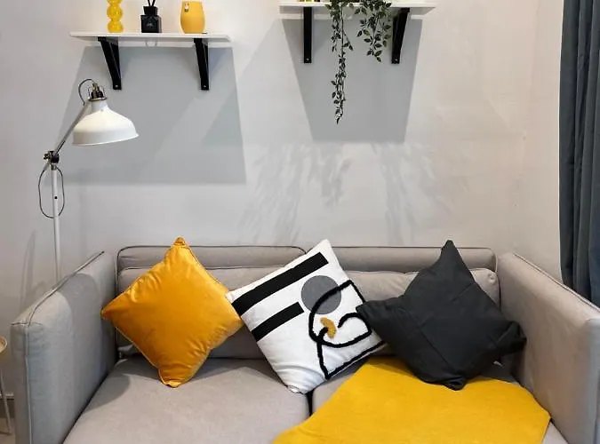 Cozy Market-square Retreat Located In The Heart Of The 10th District Διαμέρισμα *