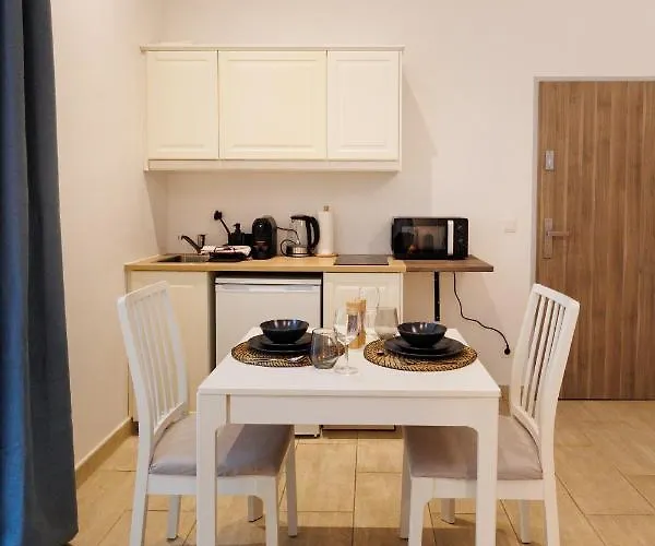 Cozy Market-square Retreat Located In The Heart Of The 10th District Διαμέρισμα