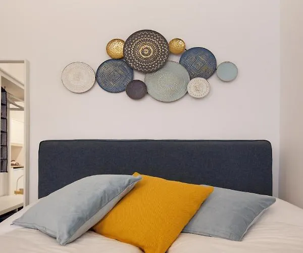 Διαμέρισμα Cozy Market-square Retreat Located In The Heart Of The 10th District Βιέννη