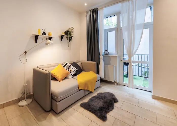 Διαμέρισμα Cozy Market-square Retreat Located In The Heart Of The 10th District *