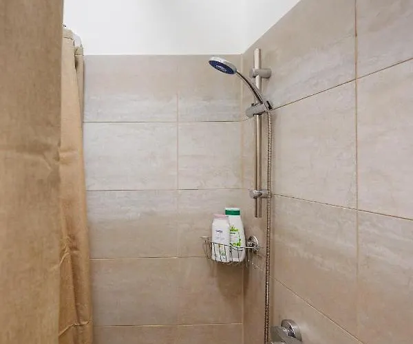 Cozy Market-square Retreat Located In The Heart Of The 10th District Διαμέρισμα Βιέννη