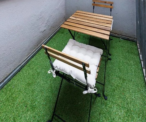 Διαμέρισμα Cozy Market-square Retreat Located In The Heart Of The 10th District Βιέννη